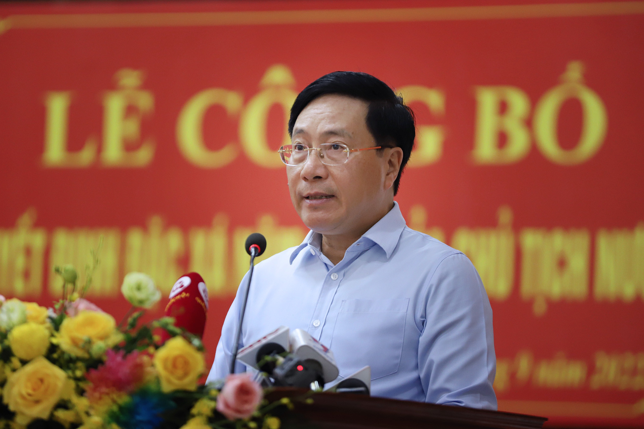 Phó Thủ tướng Phạm Bình Minh dặn dò người ra tù trong ngày đặc xá