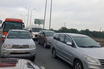 Ùn xe kéo dài ngày đầu nghỉ lễ 2/9: Chặn ô tô vào cao tốc TP.HCM - Long Thành