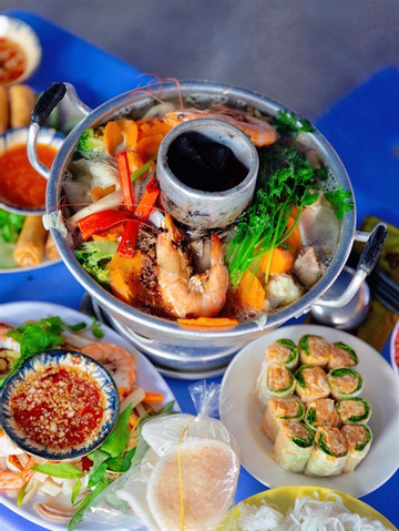 Lẩu cù lao is top of the hotpots in the Mekong Delta