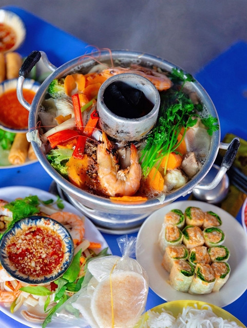 Lẩu cù lao is top of the hotpots in the Mekong Delta