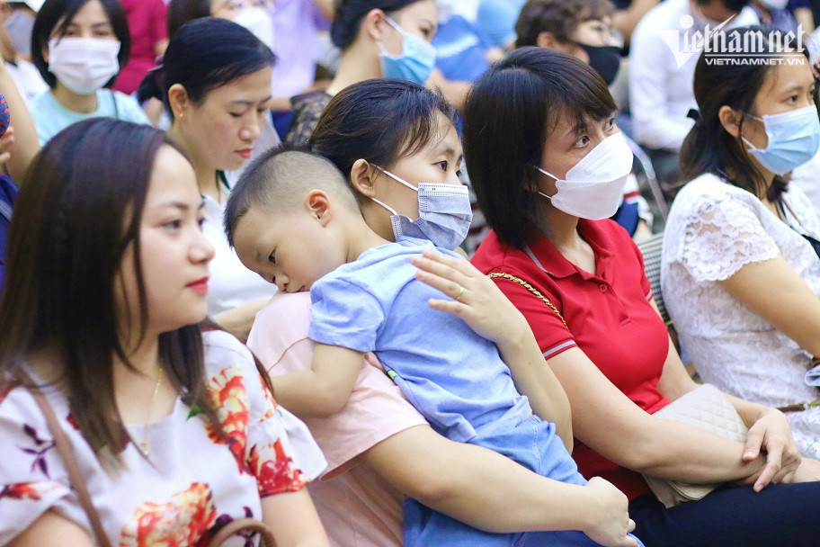 Thiếu 36 trường công lập, học sinh Hoàng Mai ngồi 48 em/lớp