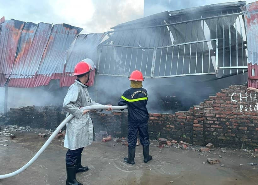 Vụ cháy xưởng chăn ga ở Hà Nội, 3 mẹ con tử vong