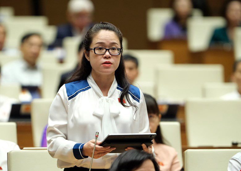 ĐBQH Minh Ánh: 'Cần chấn chỉnh ca sĩ hát sai lời để đảm bảo giá trị tác phẩm'