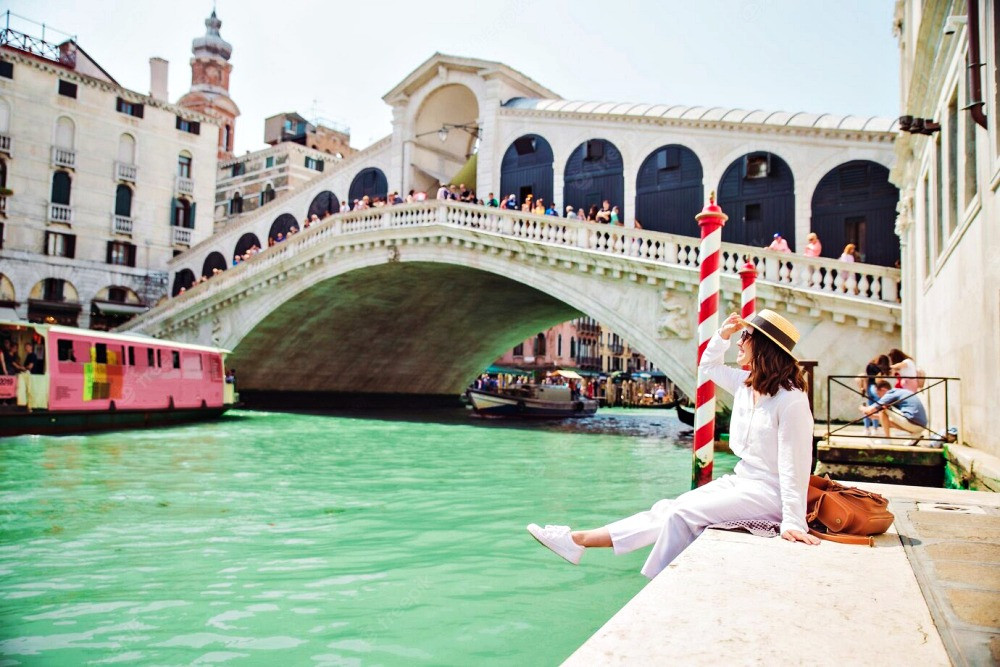 Tiếp viên hàng không tiết lộ những khoản phạt lạ 'chưa từng thấy' ở Venice