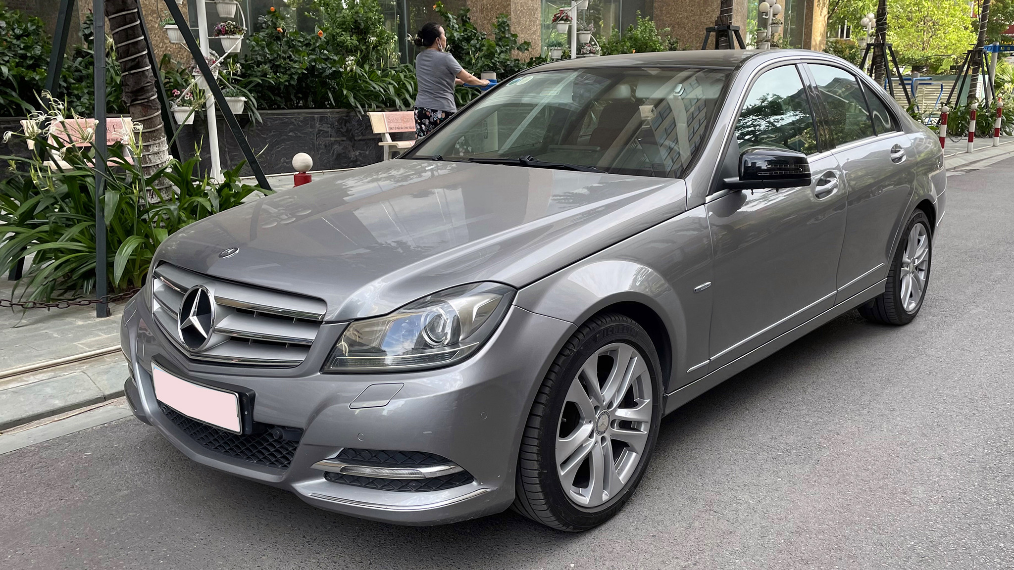 Lần đầu mua ô tô, có nên tậu Mercedes 10 năm tuổi giá hơn 500 triệu?