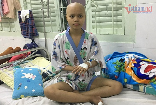 Thương cha mẹ, nữ sinh lớp 10 xin ngừng chữa bệnh ung thư