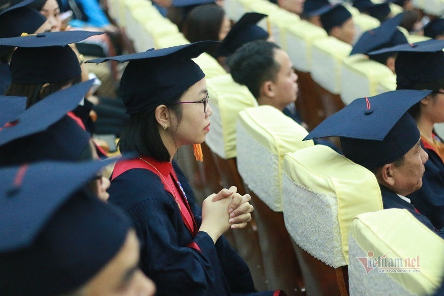 Wage reform needed: master's degree holders earn VND5 million a month
