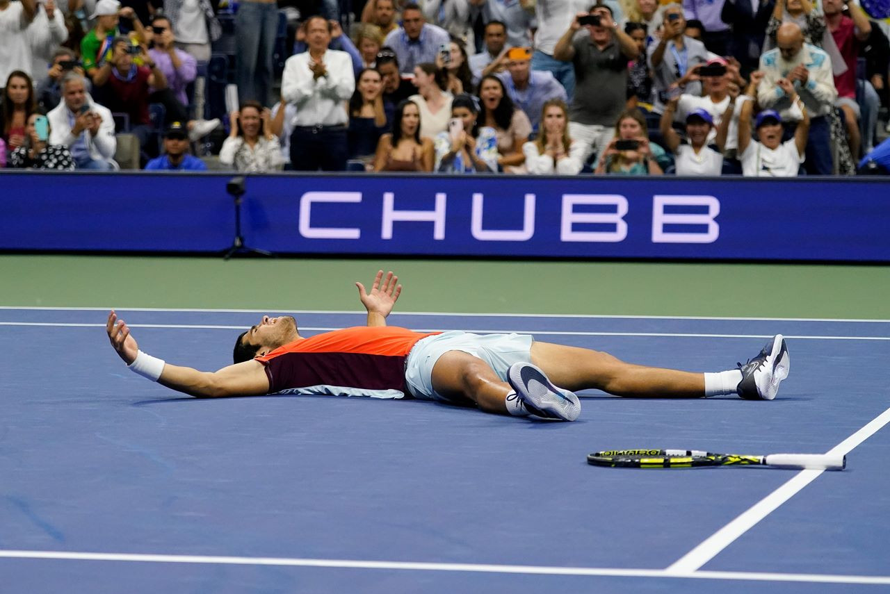 Tay vợt người Tây Ban Nha chính thức đăng quang US Open sau khi hạ Casper Ruud sau 4 set đấu. Tỉ số các set là 6-4, 2-6, 7-6(1), 6-3.