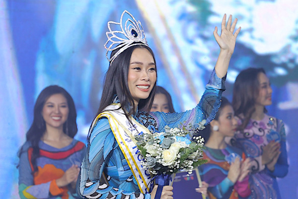 Người đẹp từng mắc chứng khó đọc giành vương miện Miss Peace Vietnam 2022