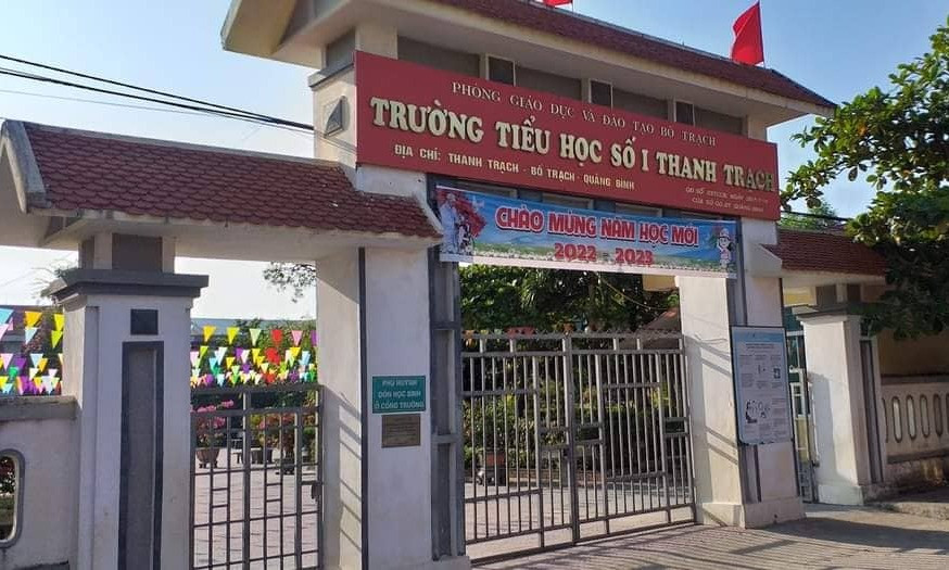 Học sinh lớp 2 ngã từ lan can xuống sân trường, gãy cả 2 tay