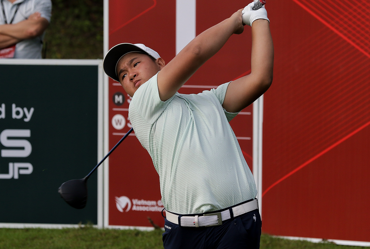 Golfer 15 tuổi dẫn đầu giải golf chuyên nghiệp Vietnam Open 2022