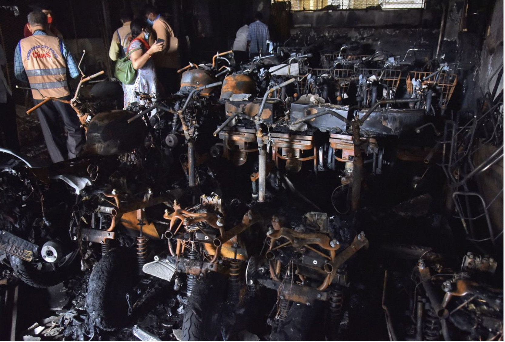 Thảm kịch chết chóc ở phòng trưng bày xe điện Ấn Độ