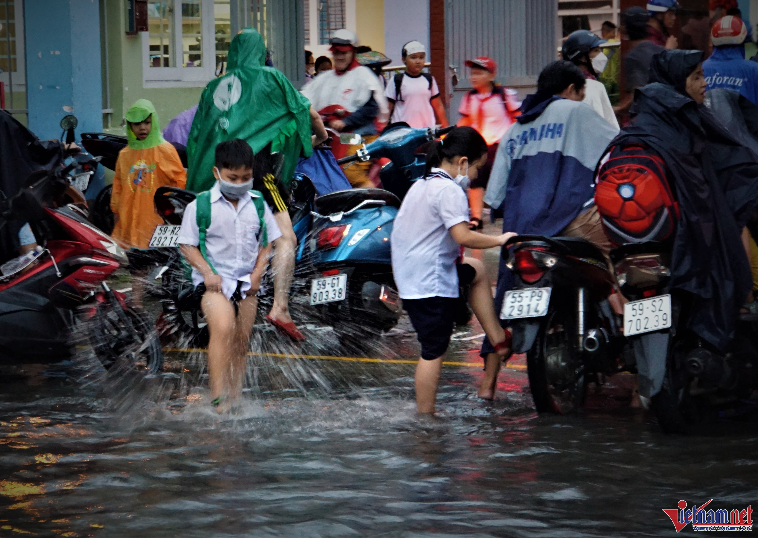 Dự báo thời tiết ngày 14/9: Mưa lớn cục bộ, nhiều nơi có lốc sét