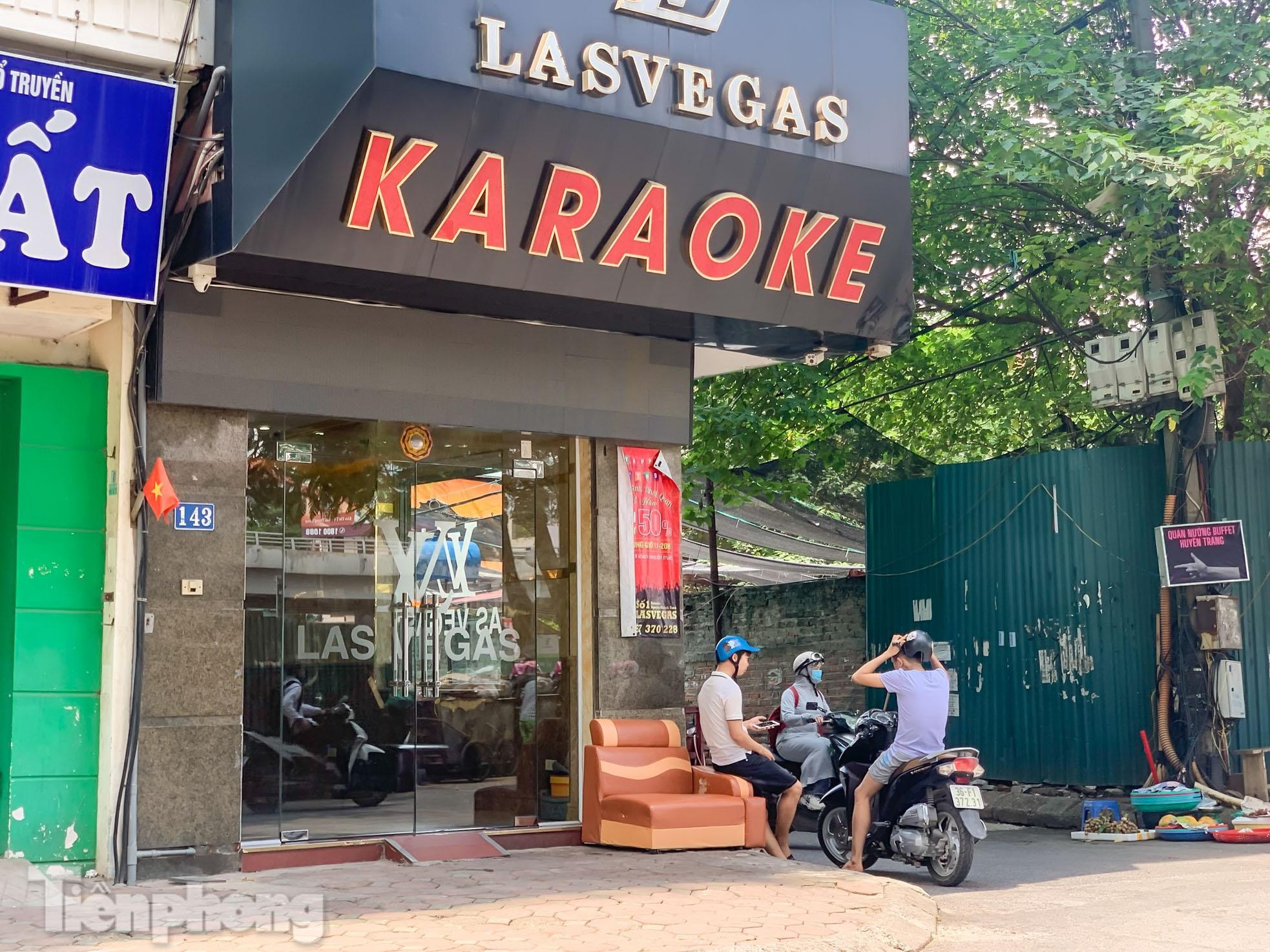 Nhiều quán karaoke tại Hà Nội ế khách sau loạt vụ hỏa hoạn - Ảnh 14.