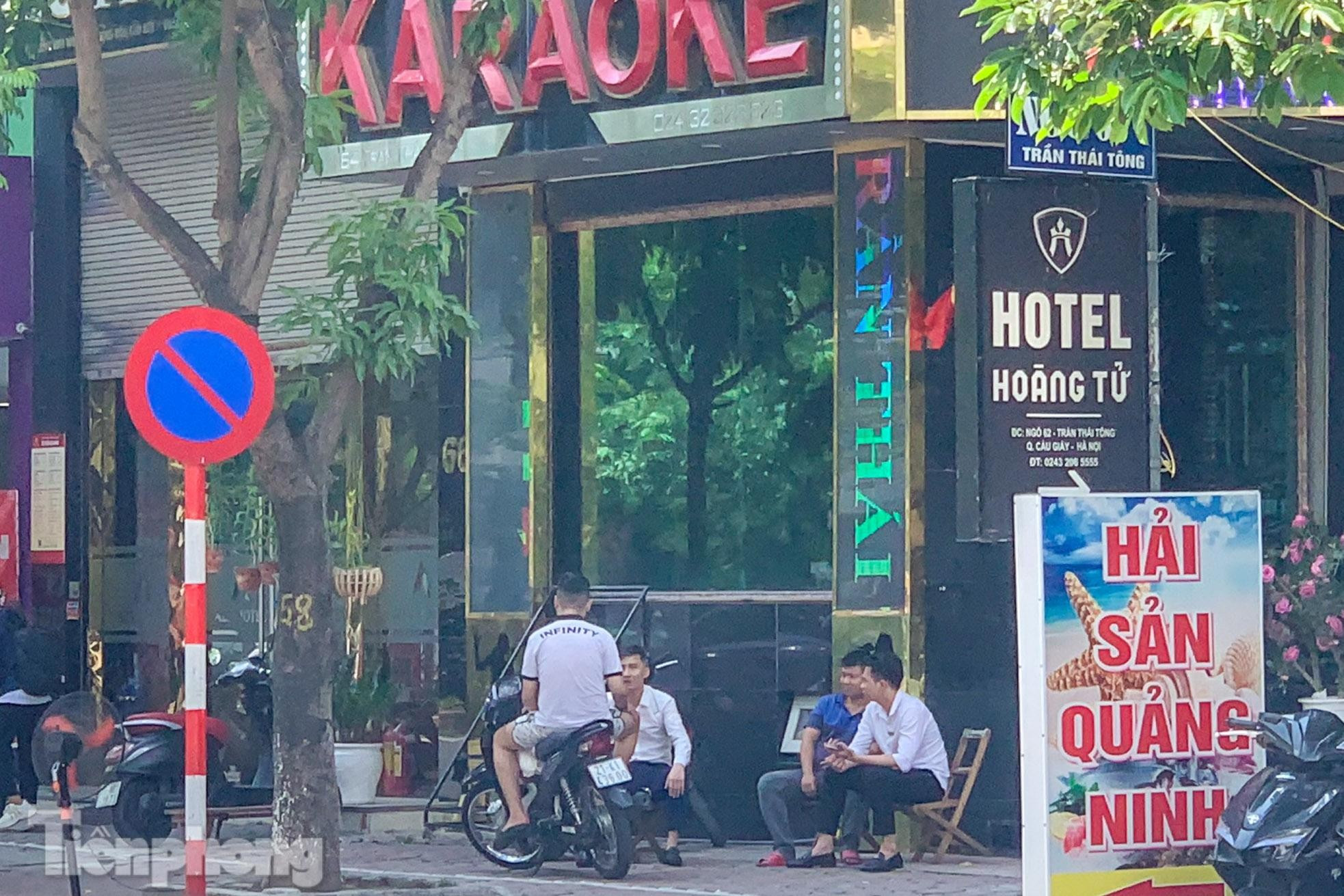 Nhiều quán karaoke tại Hà Nội ế khách sau loạt vụ hỏa hoạn - Ảnh 3.