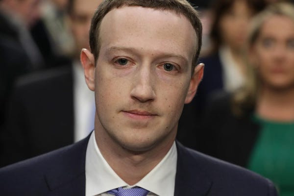 Chuyên gia Harvard: Mark Zuckerberg ngày càng đẩy Facebook vào ‘lụn bại’