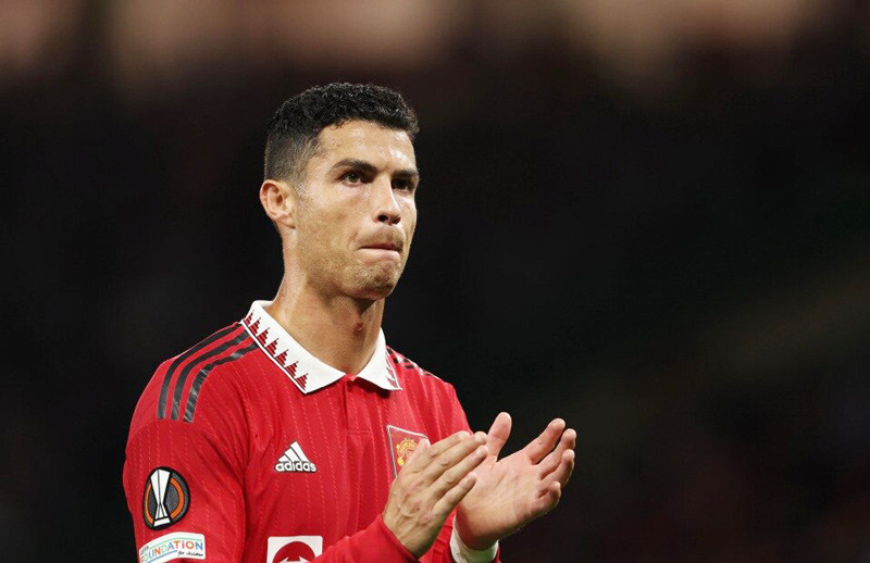 Ronaldo ẵm 'bao tải' tiền nếu rời MU sang Saudi Arabia