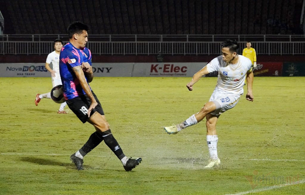 Video bàn thắng Sài Gòn 1-1 Hà Nội: Văn Quyết giải cứu đội khách