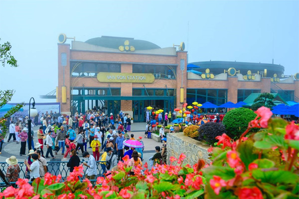 Du lịch Tây Ninh: Sức hút đặc biệt của ngày hội trăng rằm trên núi Bà Đen