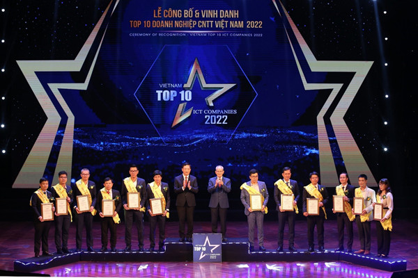 FSI năm thứ 4 liên tiếp vào Top 10 Doanh nghiệp CNTT Việt Nam