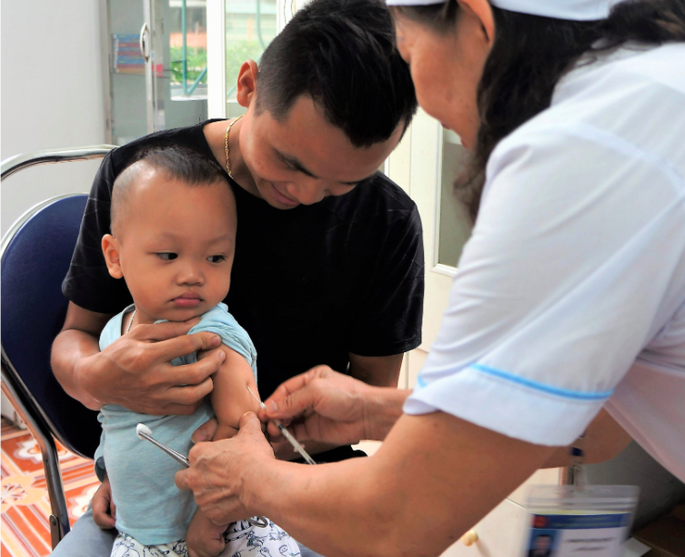 Hàng triệu liều vắc xin phòng 4 bệnh 'mắc' trong kho, Bộ Y tế thúc xây dựng giá
