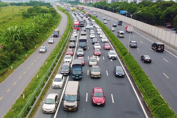 Hơn 1.000 lái xe đi vào làn đường khẩn cấp cao tốc bị xử phạt