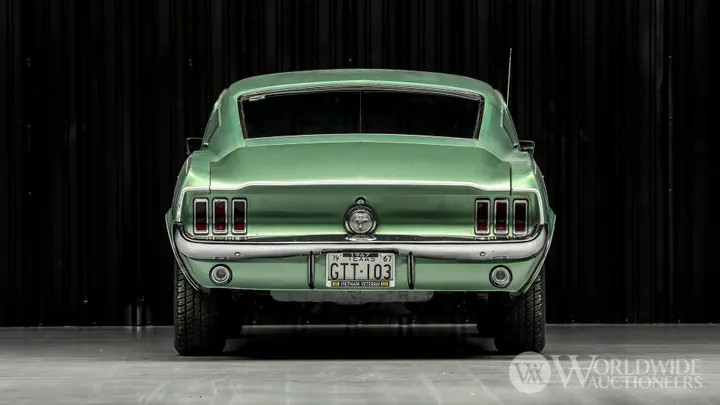  No se pueden ignorar más detalles que los autos Ford Mustang.