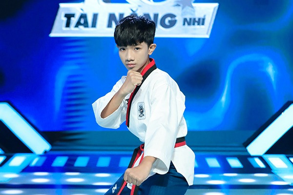 Siêu nhí Taekwondo lập kỷ lục, nhận thưởng 'nóng' của Trấn Thành