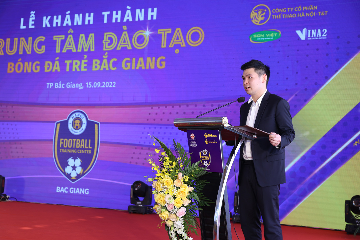 Hà Nội FC 'săn' Quang Hải, Văn Hậu ở Bắc Giang