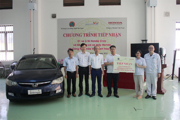 Honda Việt Nam trao tặng xe và thiết bị kỹ thuật cho các trường Cao đẳng, Đại học