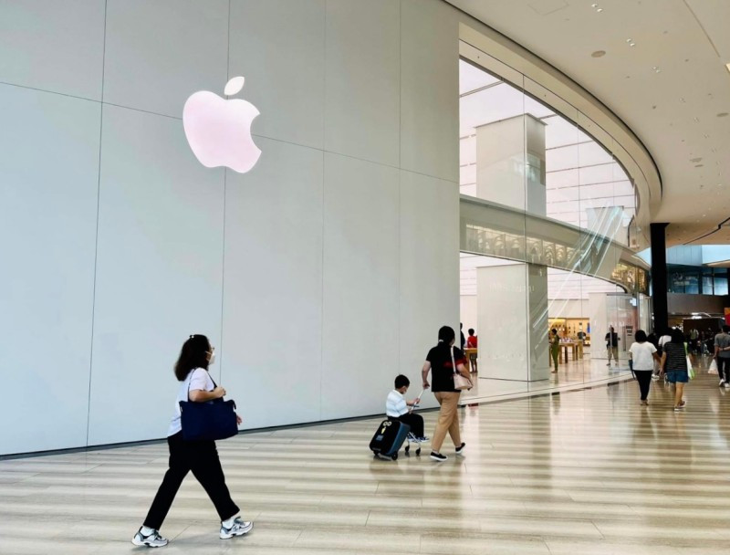 [Tin công nghệ mới] Apple Store Singapore không cho xếp hàng mua iPhone 14, hàng xách tay sẽ khan hiếm