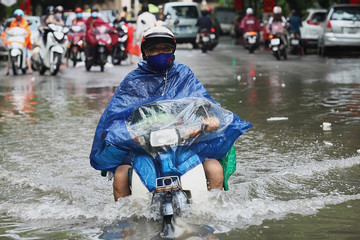 Dự báo thời tiết 15/9: Miền Bắc ngày nắng, từ đêm bắt đầu mưa dồn dập kéo dài