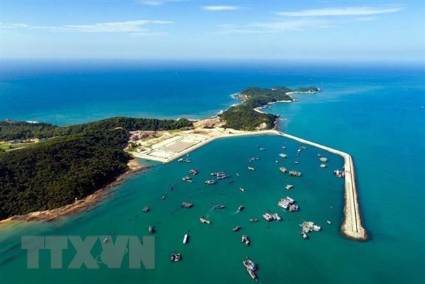 Quang Ninh: Tourists discouraged from bringing single-use plastics to Co To Island hinh anh 1
