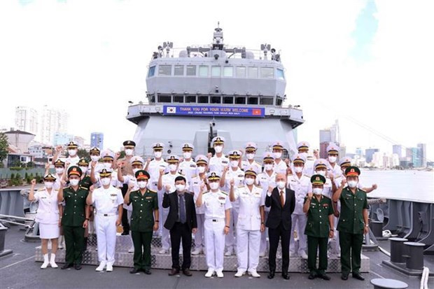 RoK’s naval training ships visit Ho Chi Minh City hinh anh 2