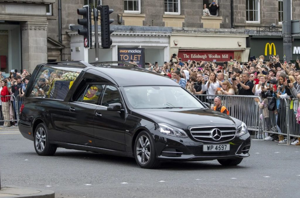 Xe tang của Nữ hoàng Anh Elizabeth II có gì đặc biệt?