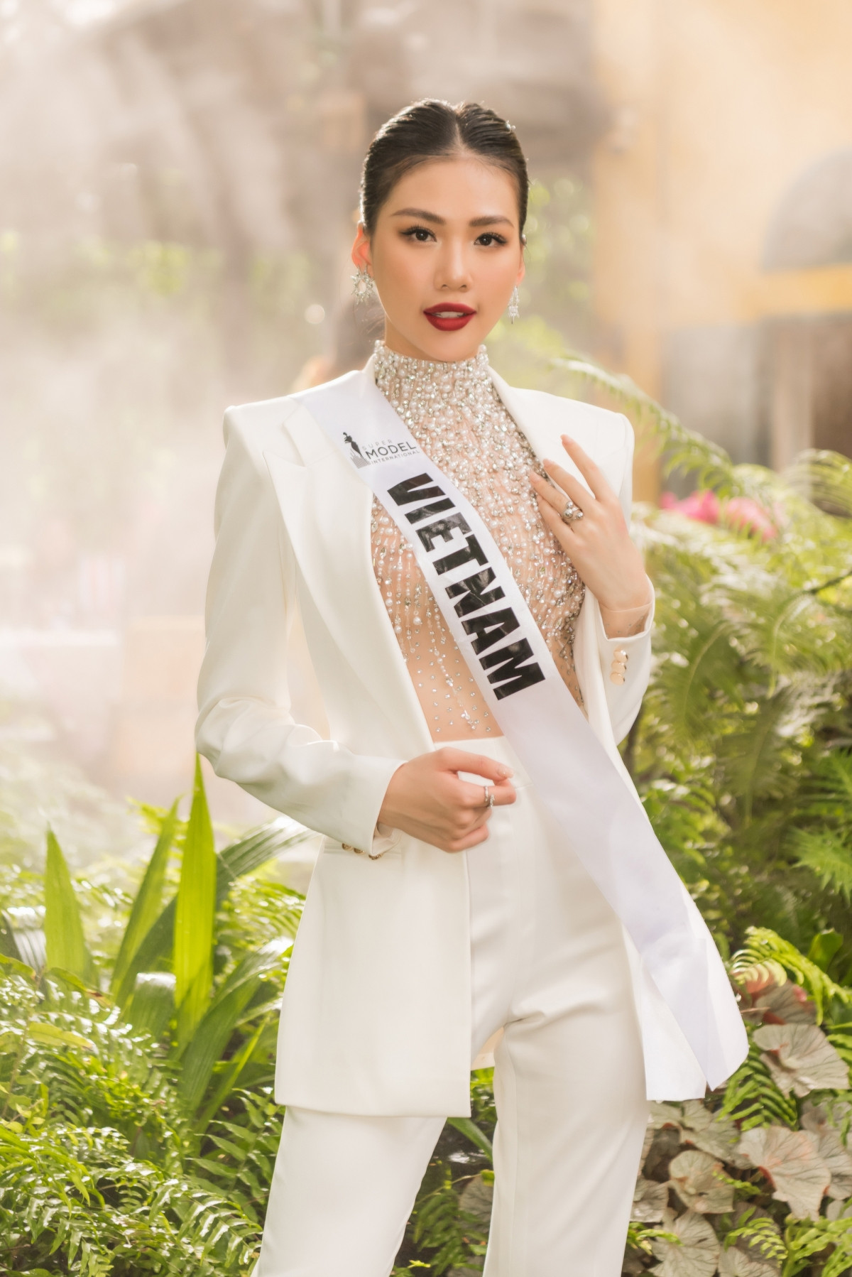 vietnamese representative wins best catwalk sub-title at supermodel int l picture 1