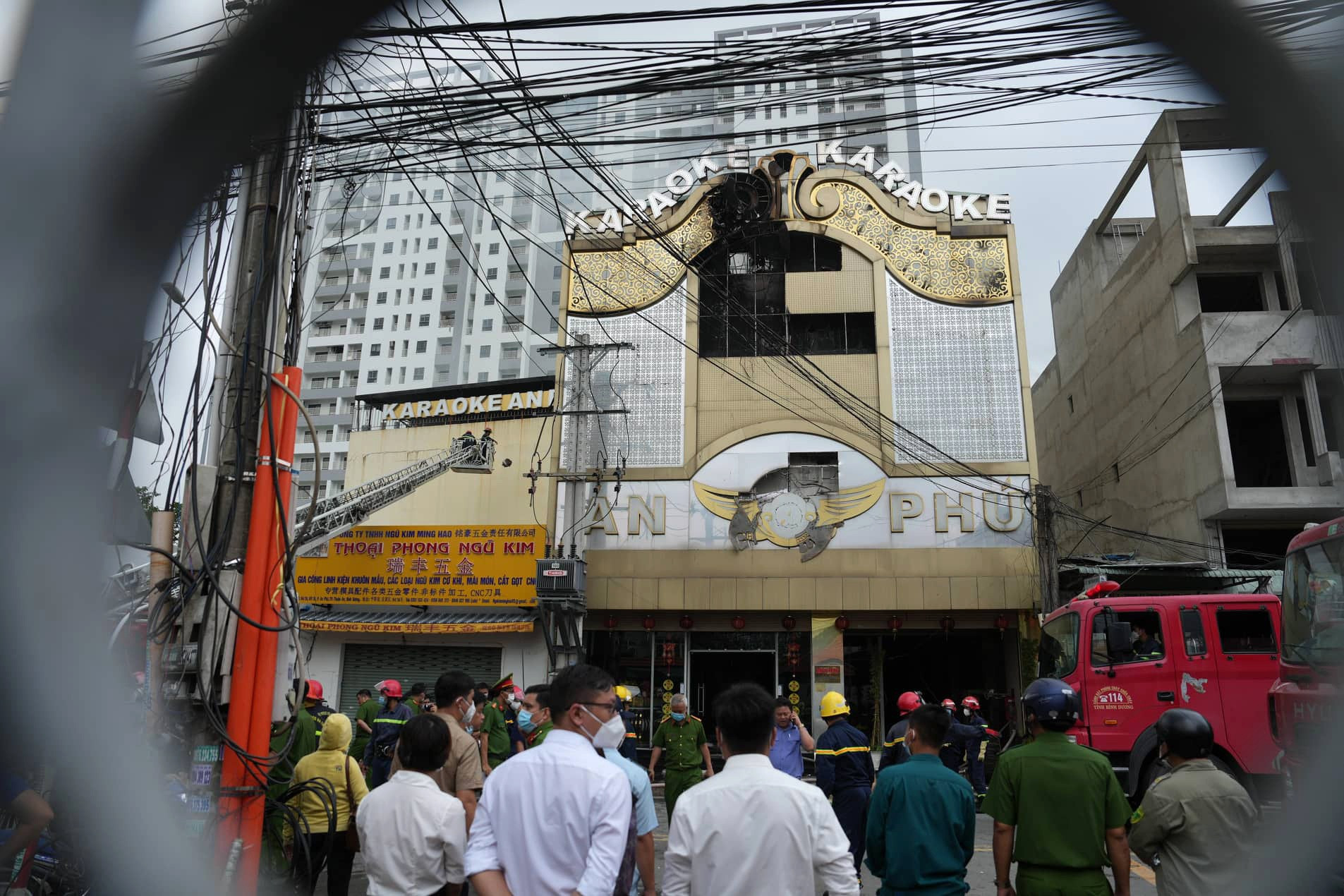 Vụ cháy 32 người chết: Khởi tố, bắt tạm giam chủ quán karaoke An Phú