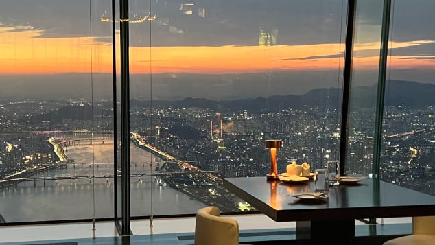 Trải nghiệm ăn uống ở nhà hàng cao nhất Hàn Quốc