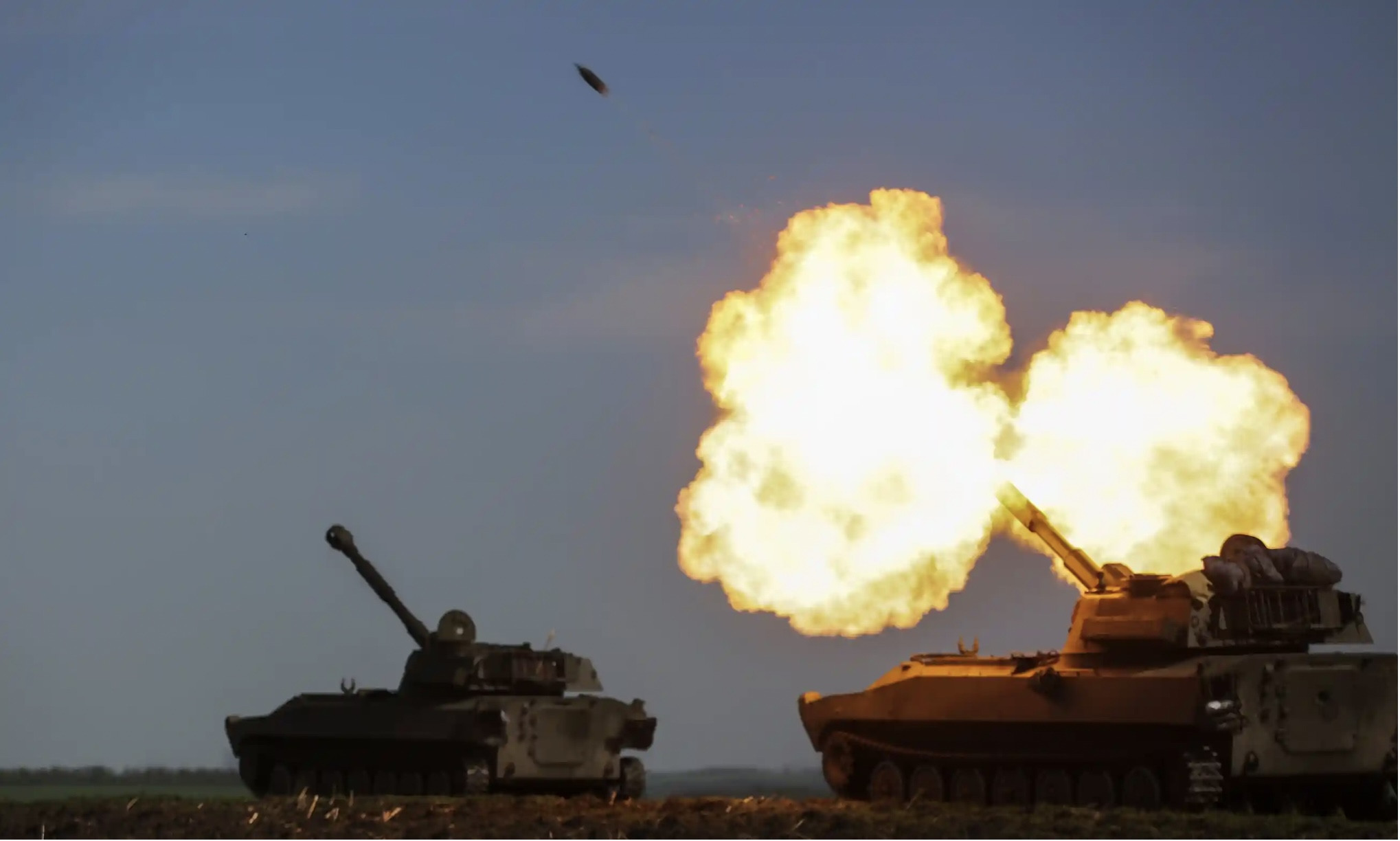 Ukraine tấn công thị trấn biên giới của Nga