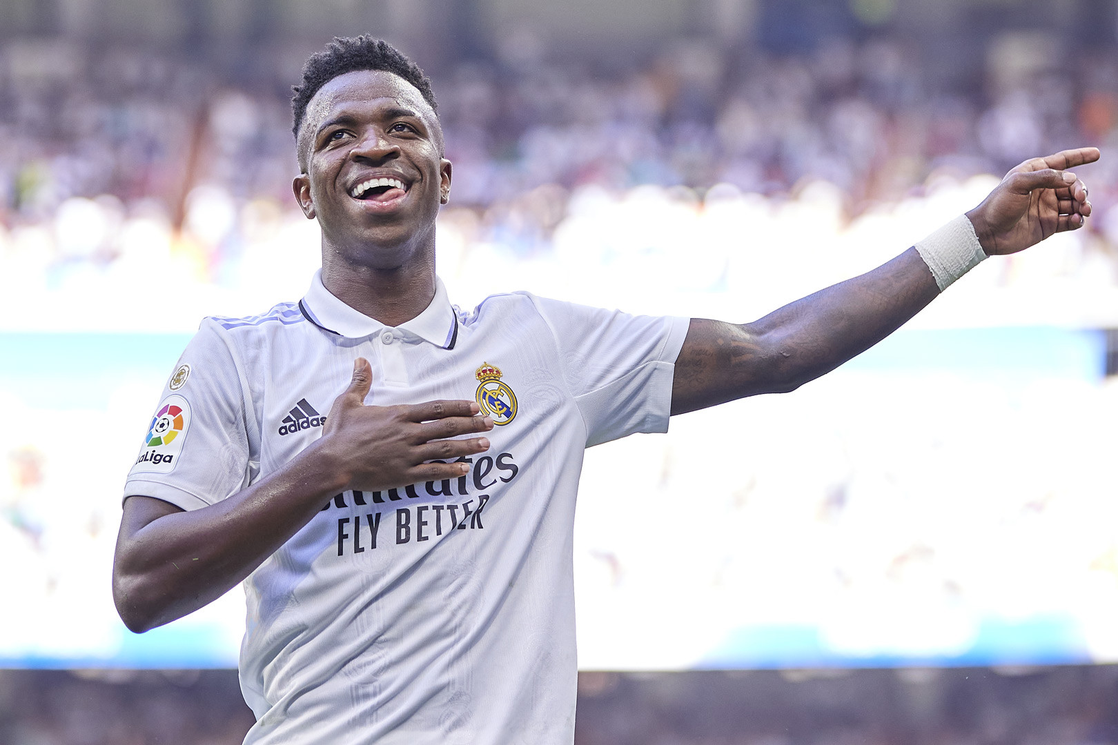 Atletico vs Real Madrid: Ancelotti bảo vệ Vinicius