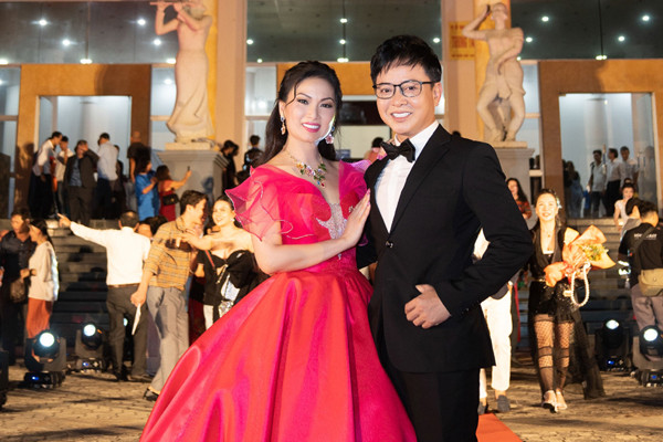'Billionaire singer' Ha Phuong: VN cinema will rise to new heights