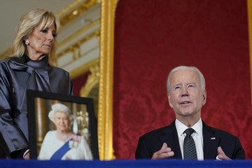 Nữ hoàng Anh Elizabeth II trong ký ức của vợ chồng ông Biden