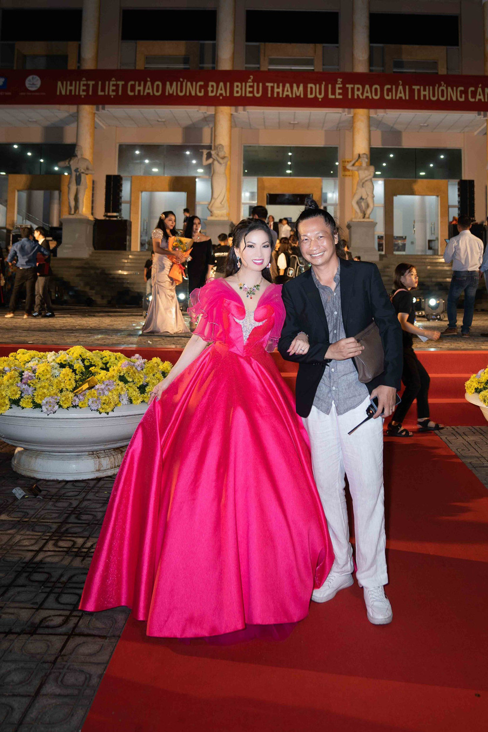 Billionaire Singer' Ha Phuong: Vn Cinema Will Rise To New Heights
