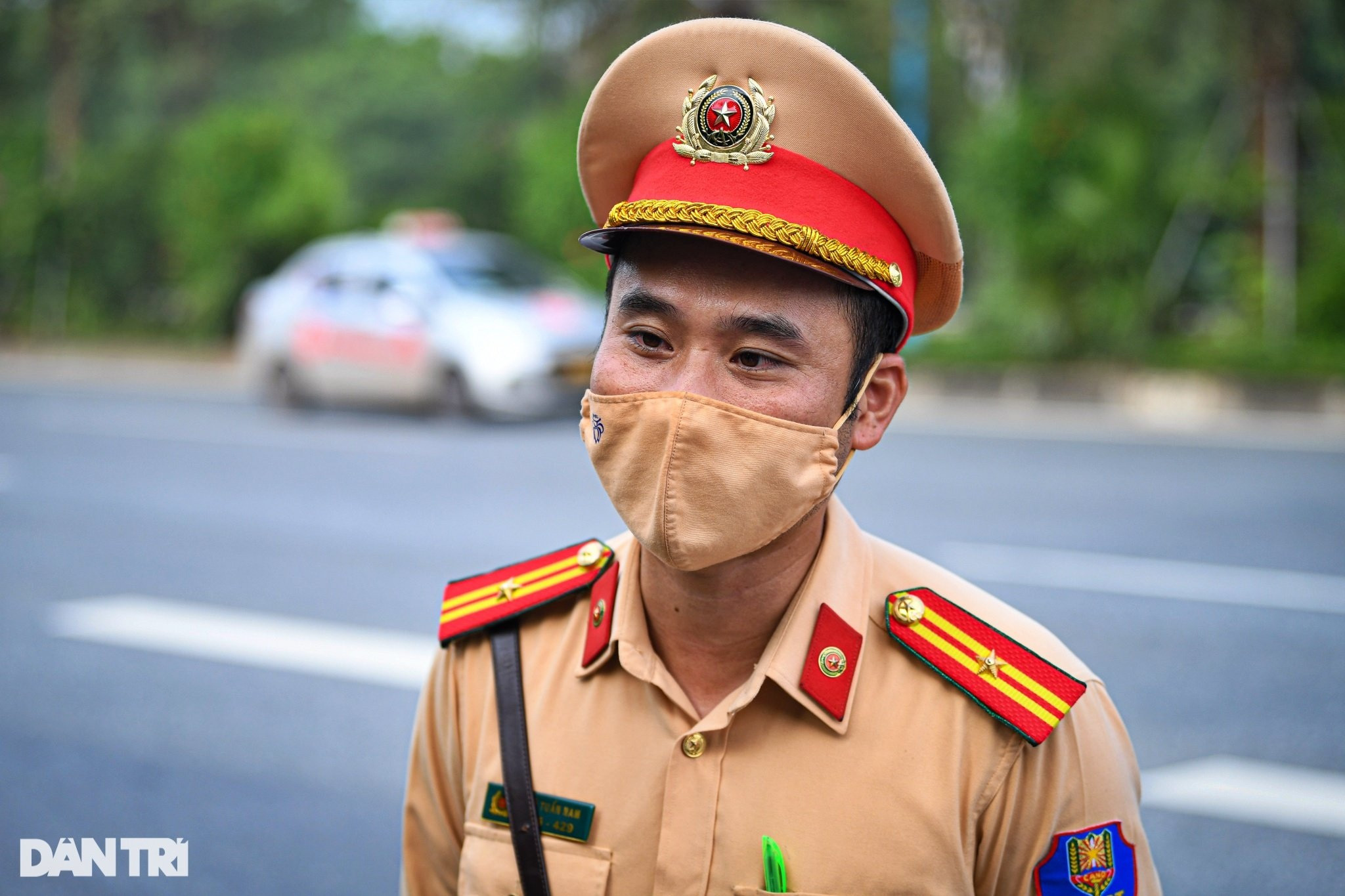 Nháo nhào vác xe đạp bỏ chạy khi bị phát hiện đi vào làn đường 80km/h - 6
