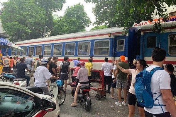 Foreign traveller injured while posing for selfie on Train Street