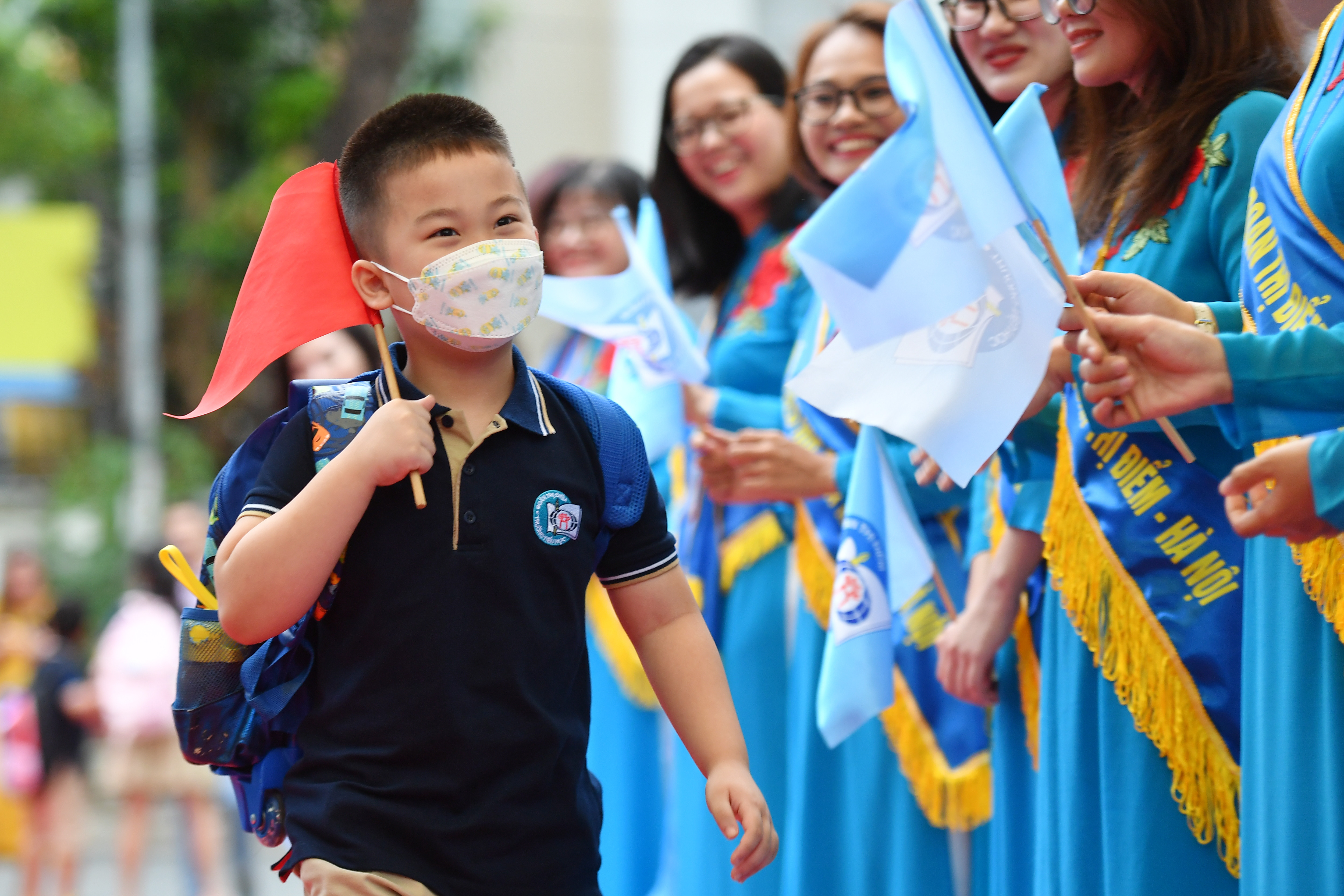 ‘Em mong thầy cô hạnh phúc trước khi xây trường hạnh phúc’