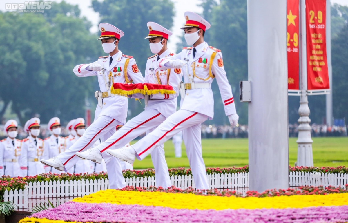 ba dinh square hosts flag raising ceremony to mark national day picture 11