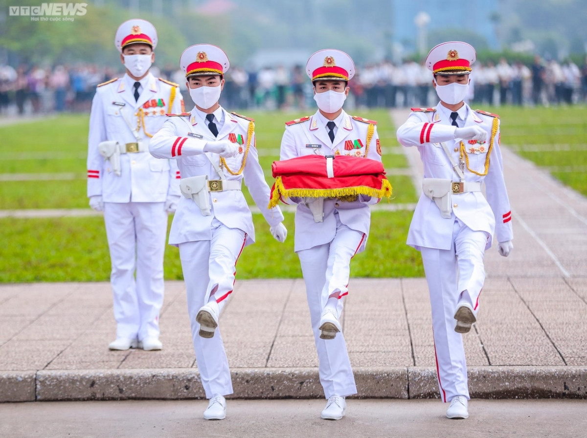 ba dinh square hosts flag raising ceremony to mark national day picture 4