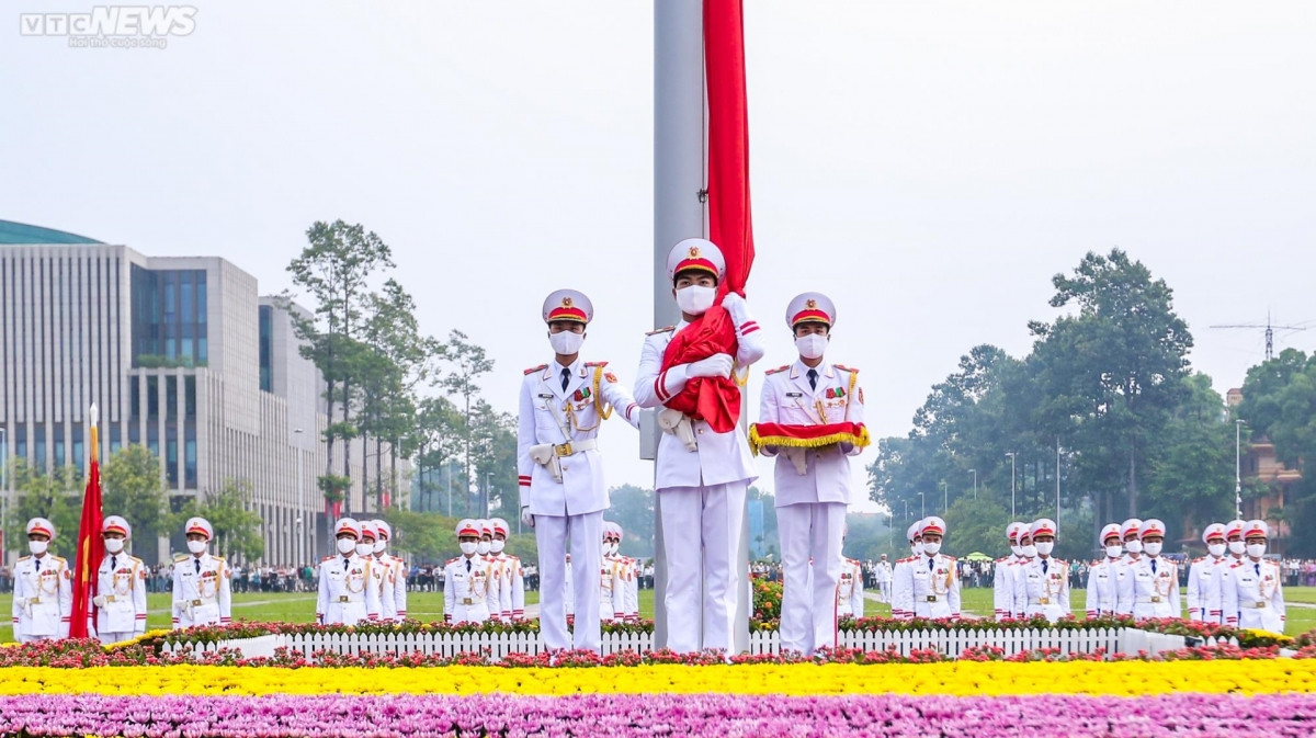 ba dinh square hosts flag raising ceremony to mark national day picture 7
