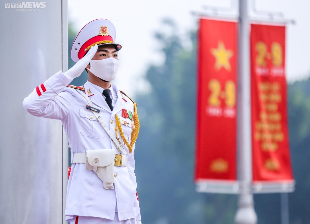 ba dinh square hosts flag raising ceremony to mark national day picture 9